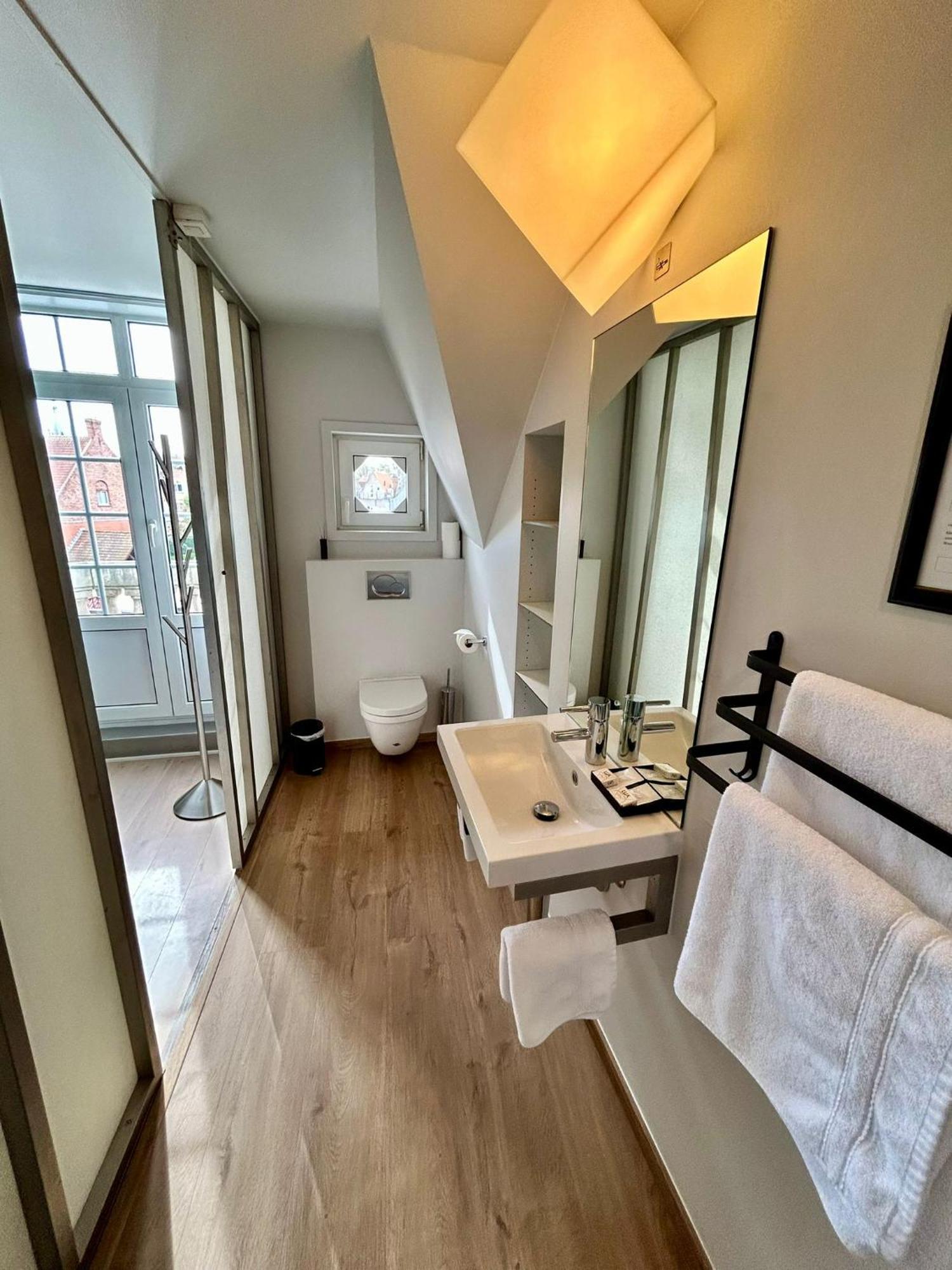 Bed & Breakfast Contrast 3*
